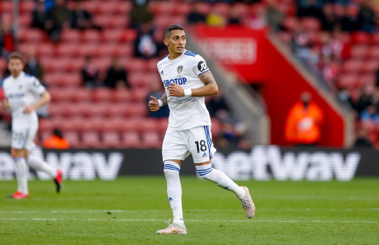 记者:只有利兹接受交换或降价至2500万欧,巴萨才能签拉菲尼亚